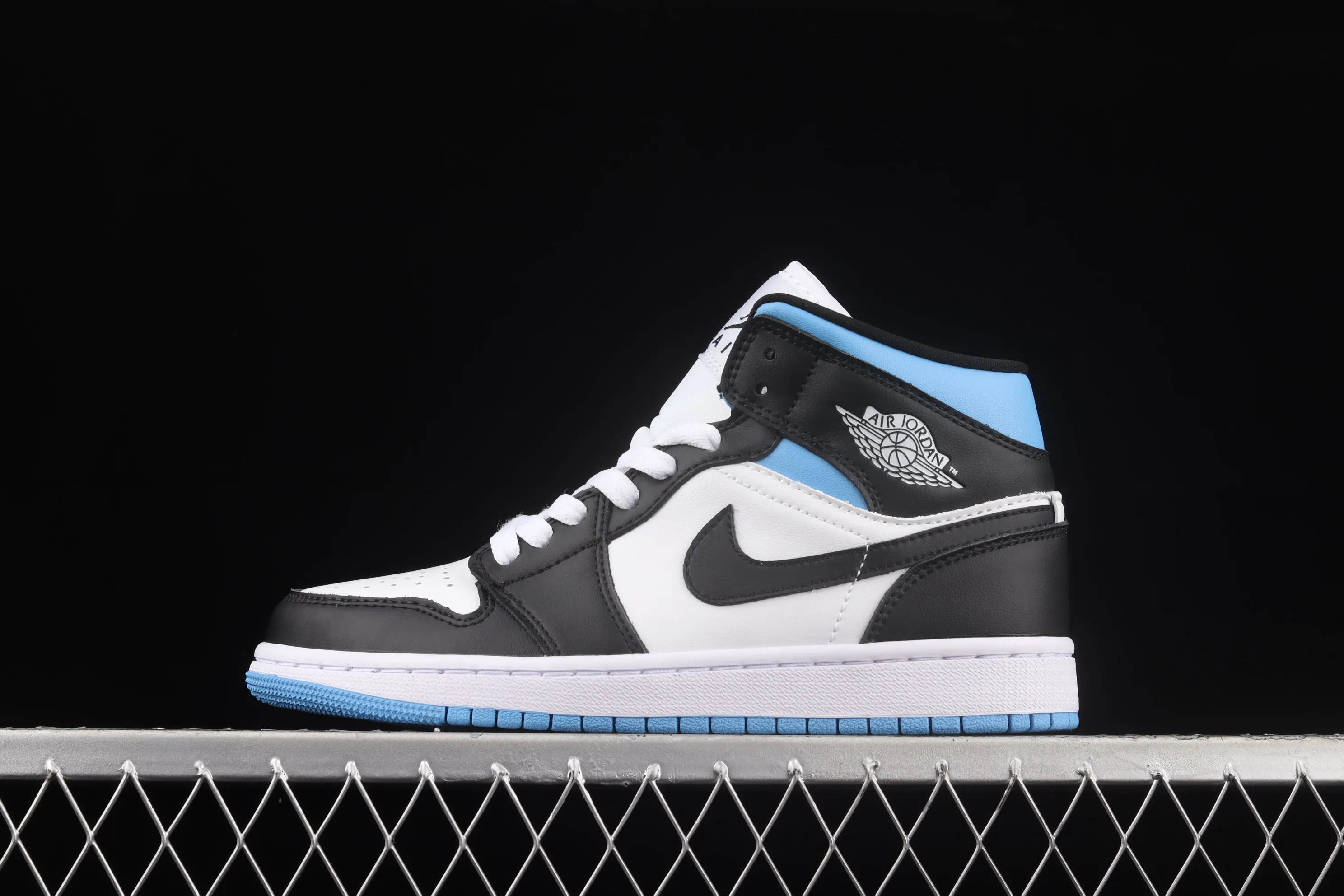 All categories Air Jordan Jordan series basketball shoes Air Jordan 1 Mid Different versions Air Jordan 1 Mid SE AJ1 Joe 1 black and white blue BQ6472-102